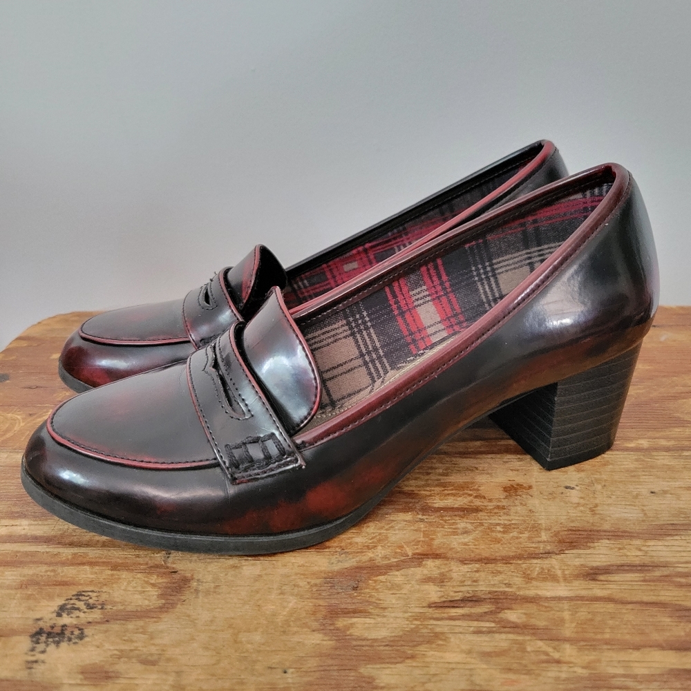 American Eagle Black Cherry 2 Inch Heeled Loafers Size 6.5